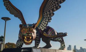 Статуя Библейского зверя возля здания ООН